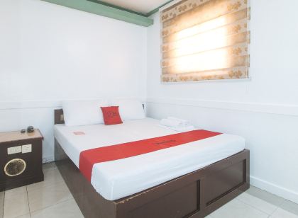 RedDoorz @ Moss Hotel Dasmarinas
