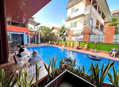 Vientiane Ruby Riverside Hotel & Hostel