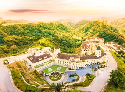 Twin Lakes Hotel near Tagaytay