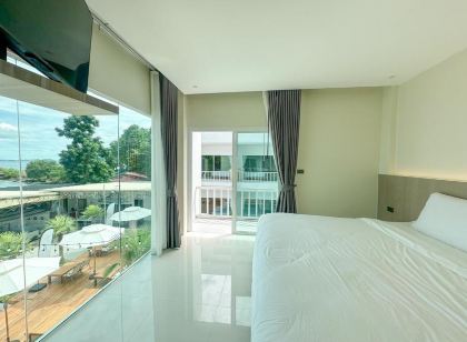 SEAQUEEN The Pool ,Koh Samed