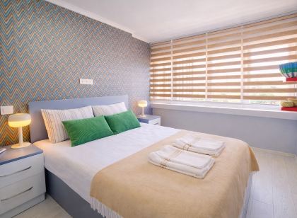 Maxi Homes Opposite Hadrian’s Gate & Old Town