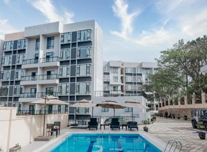 Elizabeth Golf Apartment