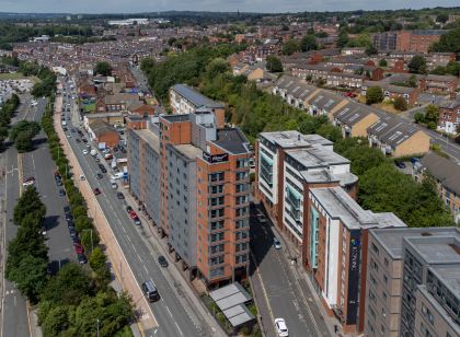 Roomzzz Leeds City West