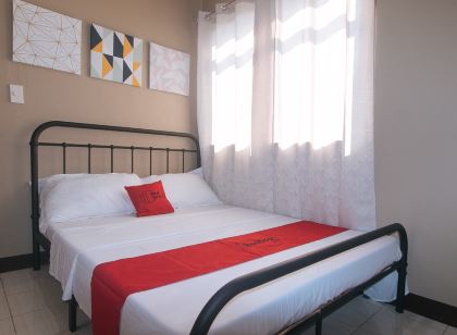 RedDoorz @ Aurea Apartelle