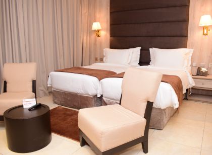 Monty Suites & Golf