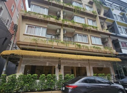 The Rock Patong 舒適住宿