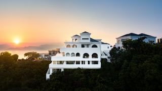 shenzhen-blue-and-white-shengdao-cliff-pool-beauty-hotel