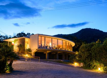 莫阿納海岸度假村飯店