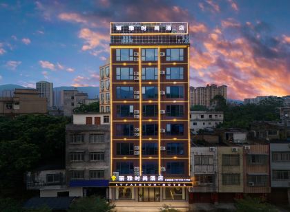 Luchuan Liya Fashion Hotel
