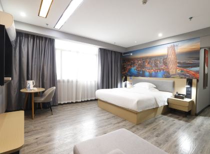 Right quarter (Le'an County bus station)