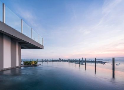 Pattaya the Base Four-Bedroom Top Floor Infinity Pool