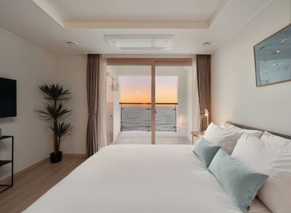 Urbanstay Sokcho Deungdae Beach