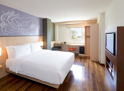 Ibis Vientiane Nam Phu