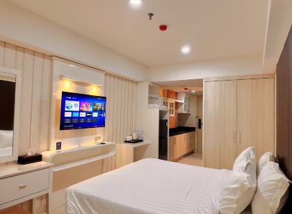 KUMU Warhol Apartment at Louis Kienne View Simpang Lima Semarang