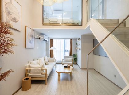 Moon Embrace · Light Luxury Loft Cinema Homestay