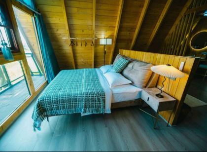 Huangmei Shanshan Wood House (Edong Animal Kingdom)