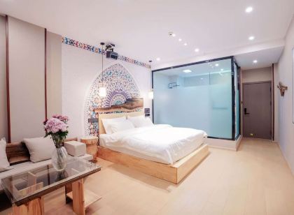 Fengqing Holiday Hotel