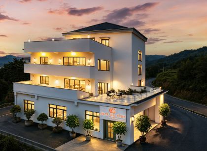 Backpacker's Home · Lita · Hostel