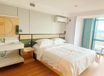 Fengjing Holiday Hotel (Nanning East Station South Square)