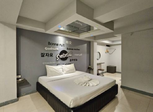 โรงแรมฮอลลีวูด พาเลส ด่านนอก