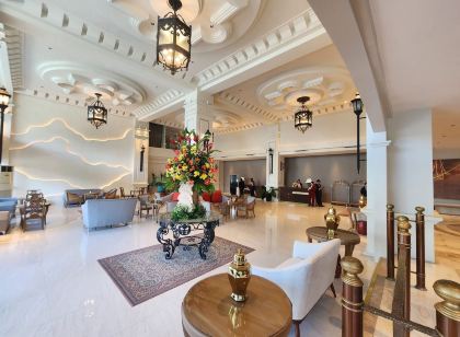 Vermillion Hotel