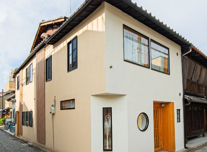 NEW! 5 minutes from JR Tambaguchi Station, Modern Japanese Style, Beautiful 2 Floor Townhouse
