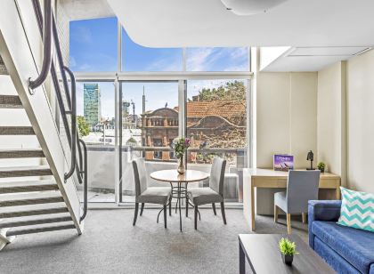 Metro Apartments on Darling Harbour