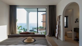 shenzhen-blue-and-white-shengdao-cliff-pool-beauty-hotel
