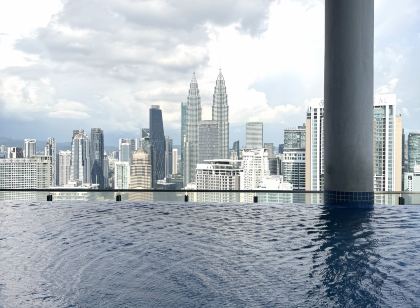 The Colony by Infinitum KLCC Sky Pool Suites