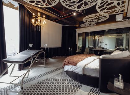 Love In The Atlantis Hotel