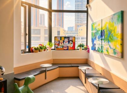 Weiliu Youth Hostel (Shanghai People's Square Jing'an Joy City Branch)