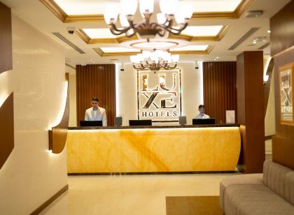 Luxe Avenue Hotel