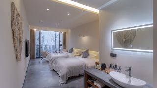 sitting-in-wangli-guanluan-homestay