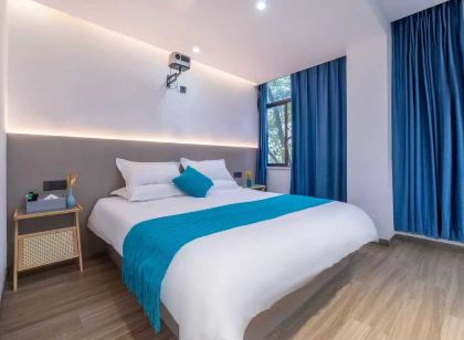 Taoxi Light Luxury Hotel (Jingdezhen People Square)