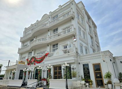 Ali Grand Hotel