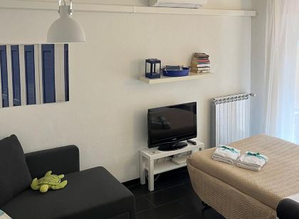 Sciacchetrà Ground Floor Apartment with AC