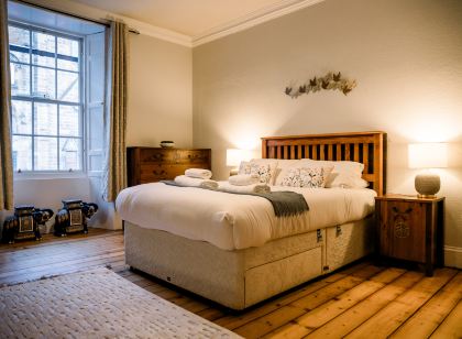 3 Bed Traditional Apartment on Picturesque Victoria St