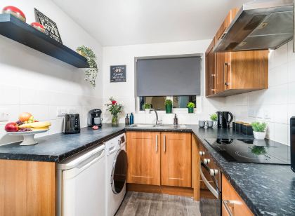 Comfy 3BDR Home | Garden, Fast WiFi & Parking