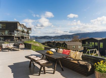 Large luxurious apartment with private terrace and parking