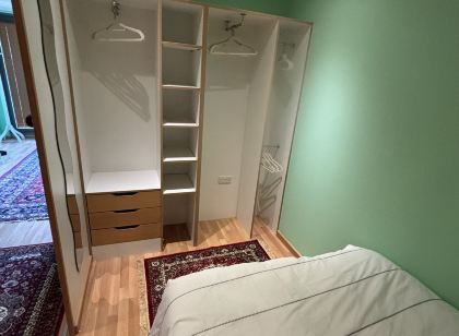 Richly decorated central Leeds flat, Headrow 550m