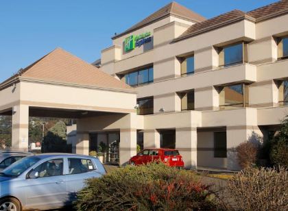 Holiday Inn Express 特木科