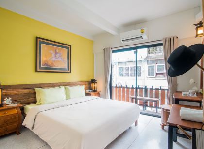 Banthat Thong Hostel