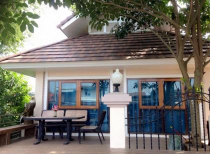 ดำเนินเเคร์ รีสอร์ท