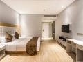 yunpeng-hotel-zhenbei-road-metro-station