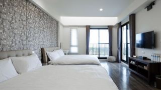 moonlit-seaview-homestay