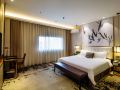 mandolin-pu-moon-hotel