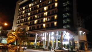 hig-hotel-deluxe-seaview-room