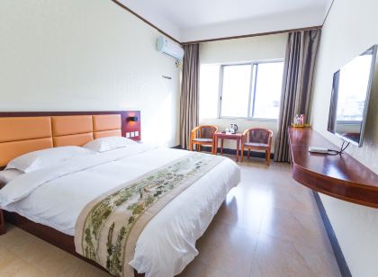 Luchuan Baisheng Business Hotel