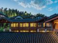 courtyard-and-sunlight-inn