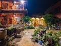 leisure-courtyard-lake-view-homestay